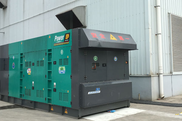 和田燃油滤清器的更换流程是怎样的？