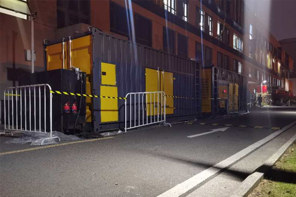 和田柴油发电机组的输出电压是如何调节的？