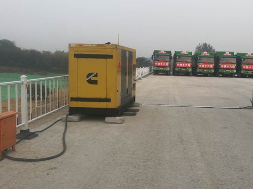 和田电力系统的稳定性和设备兼容性如何影响发电机组的频率规格？