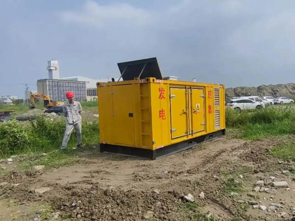 和田200KW柴油发电机机组每小时的油耗量受哪些因素影响？