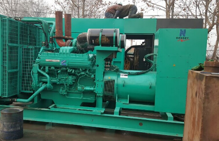 和田发电机组如何判断水冷式机油散热器内部是否需要清洗？